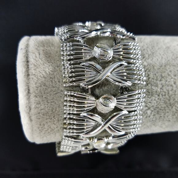 Vintage Coro Pegasus Wide Silver Tone Link Bracelet Mid Century Modern 1950s - Picture 2 of 10